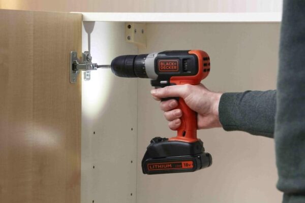 AKU BUŠILICA 18 V SA PUNJAČEM I 1,5Ah BATERIJOM Black&Decker BCD001C1