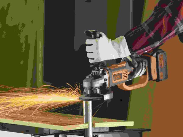 AKU KUTNA BRUSILICA 18V LI-ION BATERIJA Black&Decker BCG720M1
