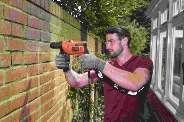 UDARNA BUŠILICA 500W U KOFERU Black&Decker BEH200K