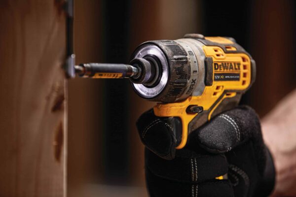 DEWALT AKU XR ODVIJAČ 12 V 2.0 Ah Dewalt DCF601D2