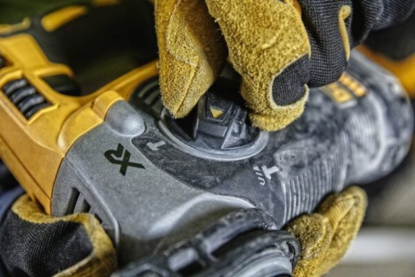 AKU ROTACIJSKI ČEKIČ 18V BEZ BATERIJE Dewalt DCH274N