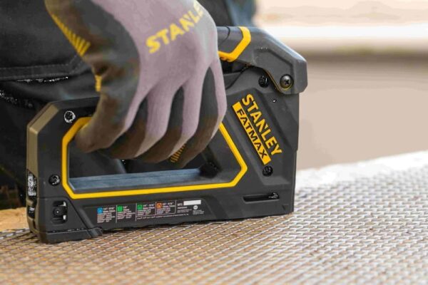 FATMAX KLAMERICA 4v1 LIGHTWEIGHT TACKER Stanley FMHT0-80550